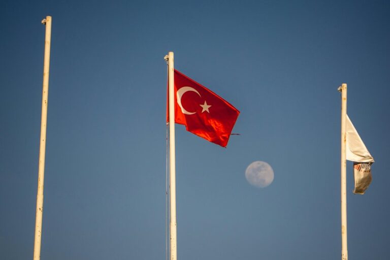 flag visibility on moon